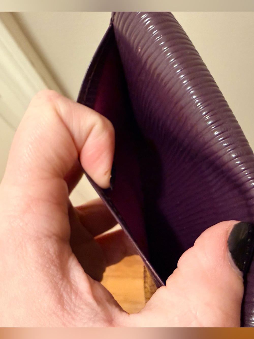 *Authentic* Louis Vuitton - Purple Epi Leather Card Holder - Picture 4 of 13